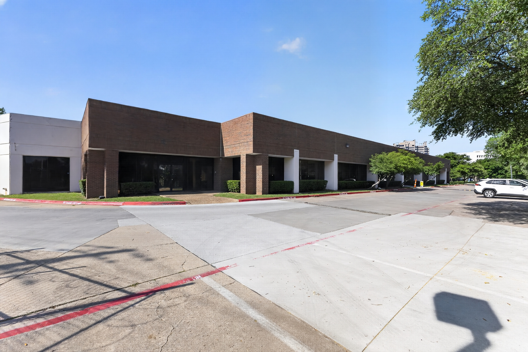 , image/jpeg - 08_7920_Elmbrook_Dr-Exterior-5944.jpg Industrial Property for Lease - 7920 Elmbrook Dr, Dallas, Texas, 75247-6900 (4)