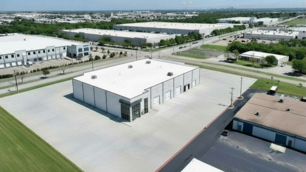 Industrial Space for Lease - 2603 Arkansas Ln, Grand Prairie, TX, 75052