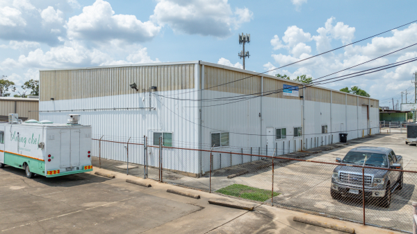 Industrial Property for Lease or Sale - 4909 Fulton St, Houston, TX, 77009