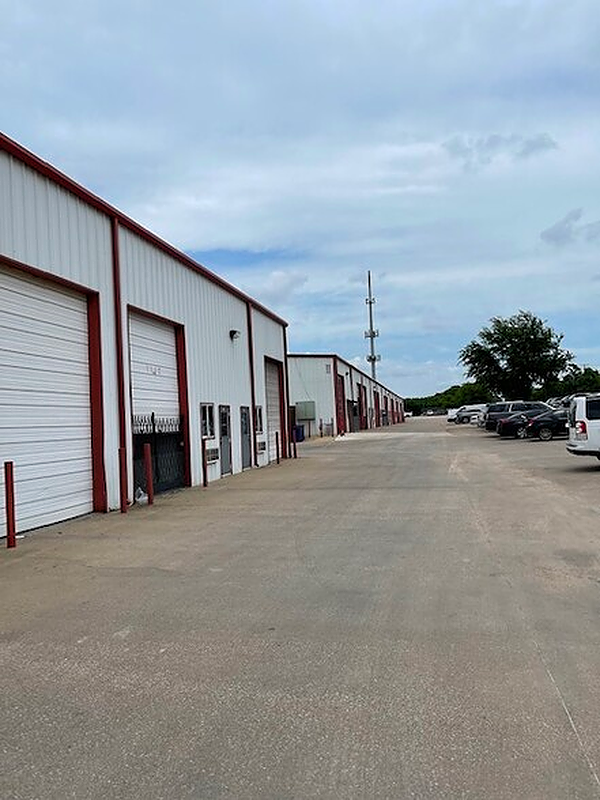 Industrial Space for Lease - 17800 Dickerson St, Dallas, TX, 75252