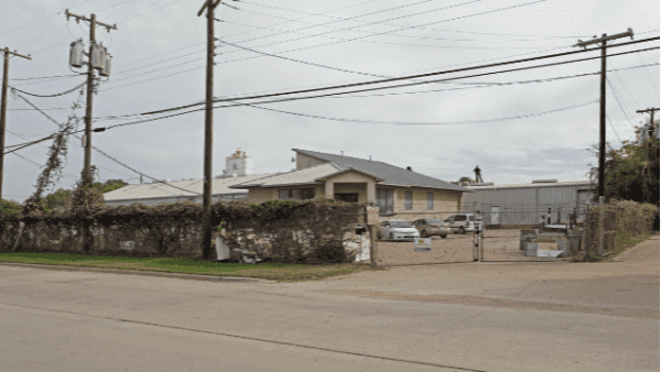 Industrial Property for Lease or Sale - 10582 Spangler Rd, Dallas, TX, 75220