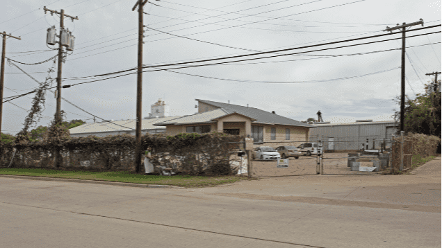 Industrial Property for Lease or Sale - 10582 Spangler Rd, Dallas, Texas, 75220 (1)