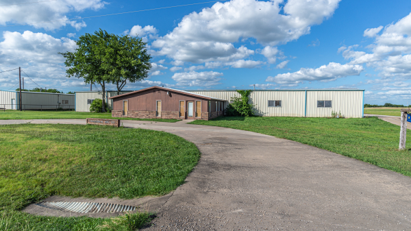 Industrial Building for Sale - 311 S US Highway 69, Trenton, TX, 75490