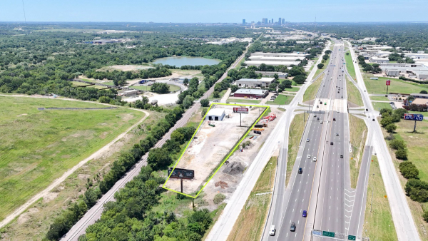 Industrial Space for Lease - 6500 Airport Fwy, Haltom City, TX, 76117