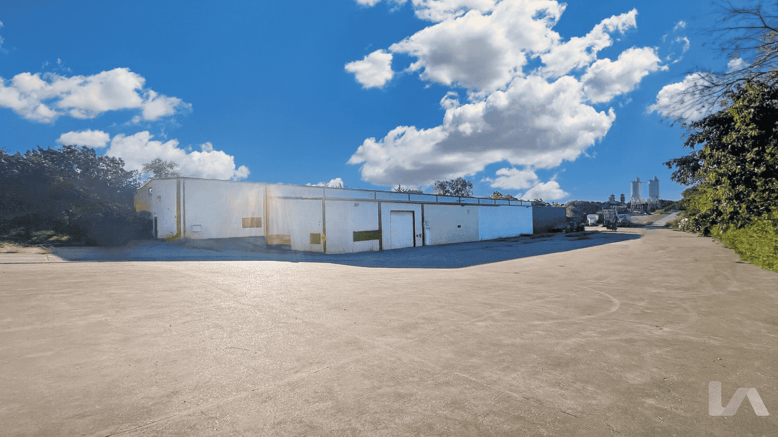 5526 Crystal Lake Blvd, Exterior Building Photo - null Industrial Property for Lease - 5526 Crystal Lake Blvd, Dallas, Texas, 75236 (1)