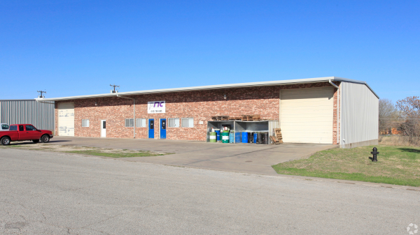 Industrial Space for Lease - 812 Tradesmens Park Loop, Hutto, TX, 78634
