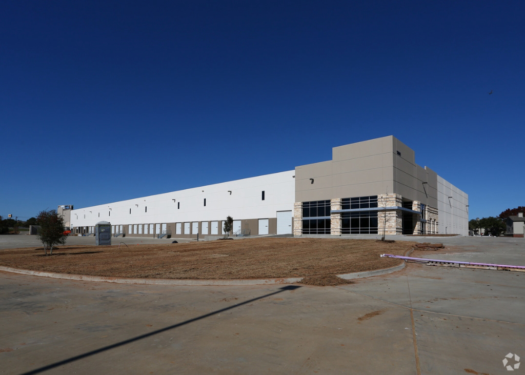 Industrial Property for Lease - 1300 N State Highway 360, Grand Prairie, Texas, 75050 (2)