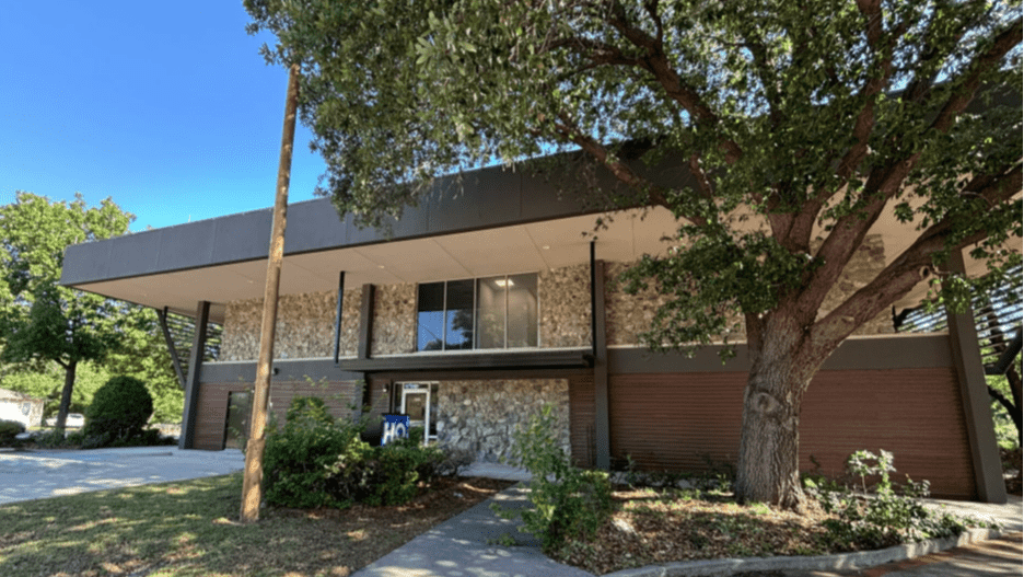 Office Property for Sale - 414 W Parkway St, Denton, Texas, 76201 (1)
