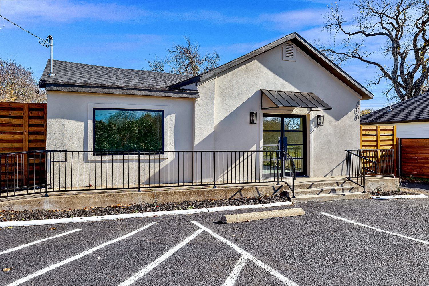 , image/jpeg - PrimaryPhoto.jpg Office Property for Sale - 606 N Main St, Duncanville, Texas, 75116 (1)