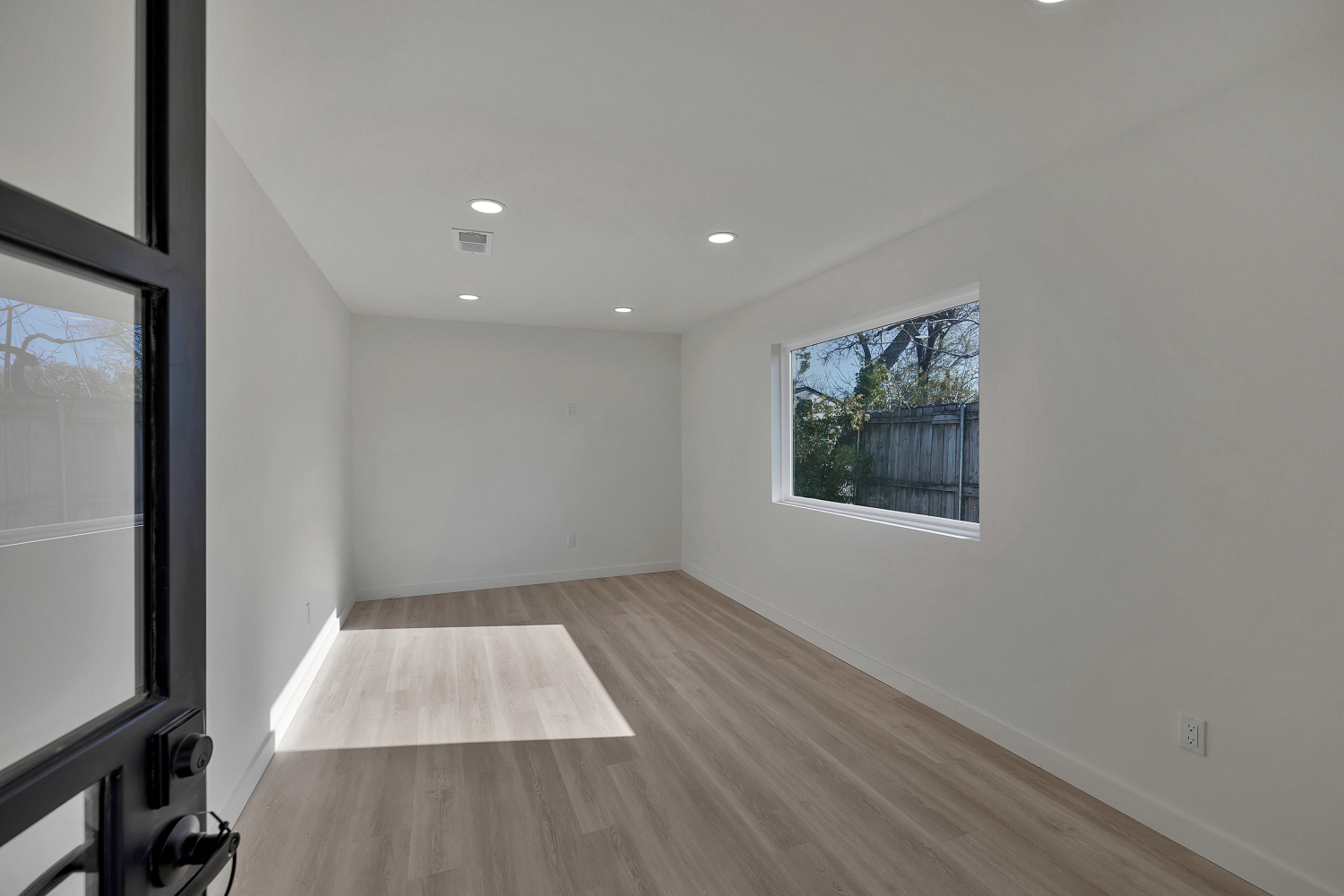 , image/jpeg - BuildingPhoto (4).jpg Office Property for Sale - 606 N Main St, Duncanville, Texas, 75116 (6)
