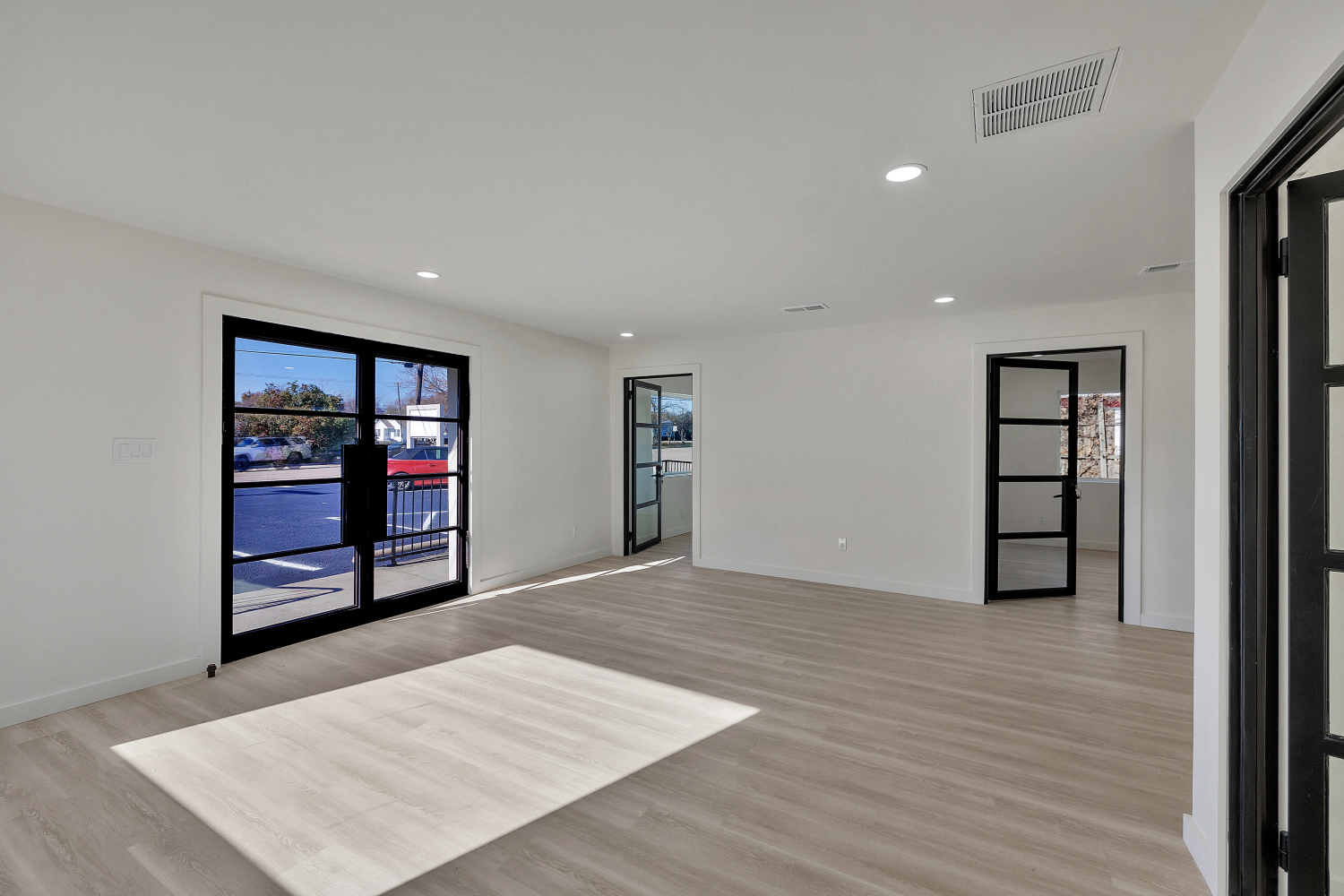 , image/jpeg - BuildingPhoto (3).jpg Office Property for Sale - 606 N Main St, Duncanville, Texas, 75116 (7)