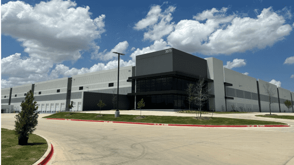 Industrial Property for Lease or Sale - 3075 Valley View Ln, DFW Airport, TX, 75261