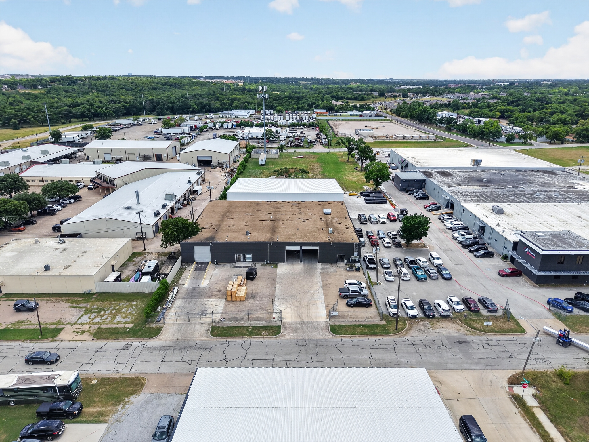, image/jpeg - 01_2106_E_Richmond_Ave-Exterior-16_D.jpg Industrial Property for Lease or Sale - 2106 E Richmond Ave, Fort Worth, Texas, 76104 (2)