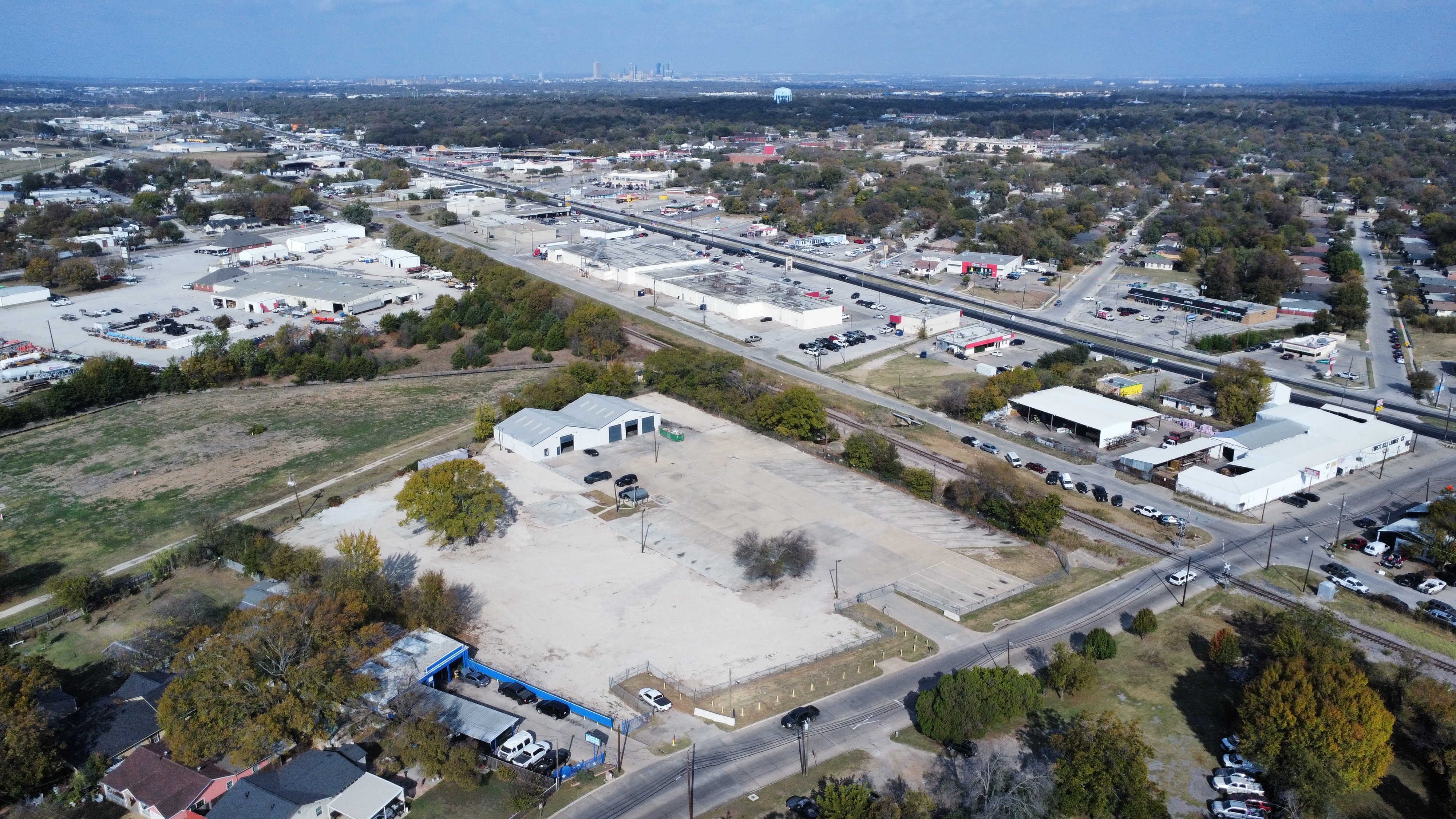 , image/jpeg - dji_fly_20251118_103640_63_1763484060351_photo_optimized.JPG Industrial Property for Sale - 5504 Forest Hill Dr, Forest Hill, Texas, 76119 (7)