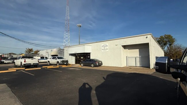 Industrial Space for Lease - 13534 Floyd Cir, Northeast Dallas, TX, 75243
