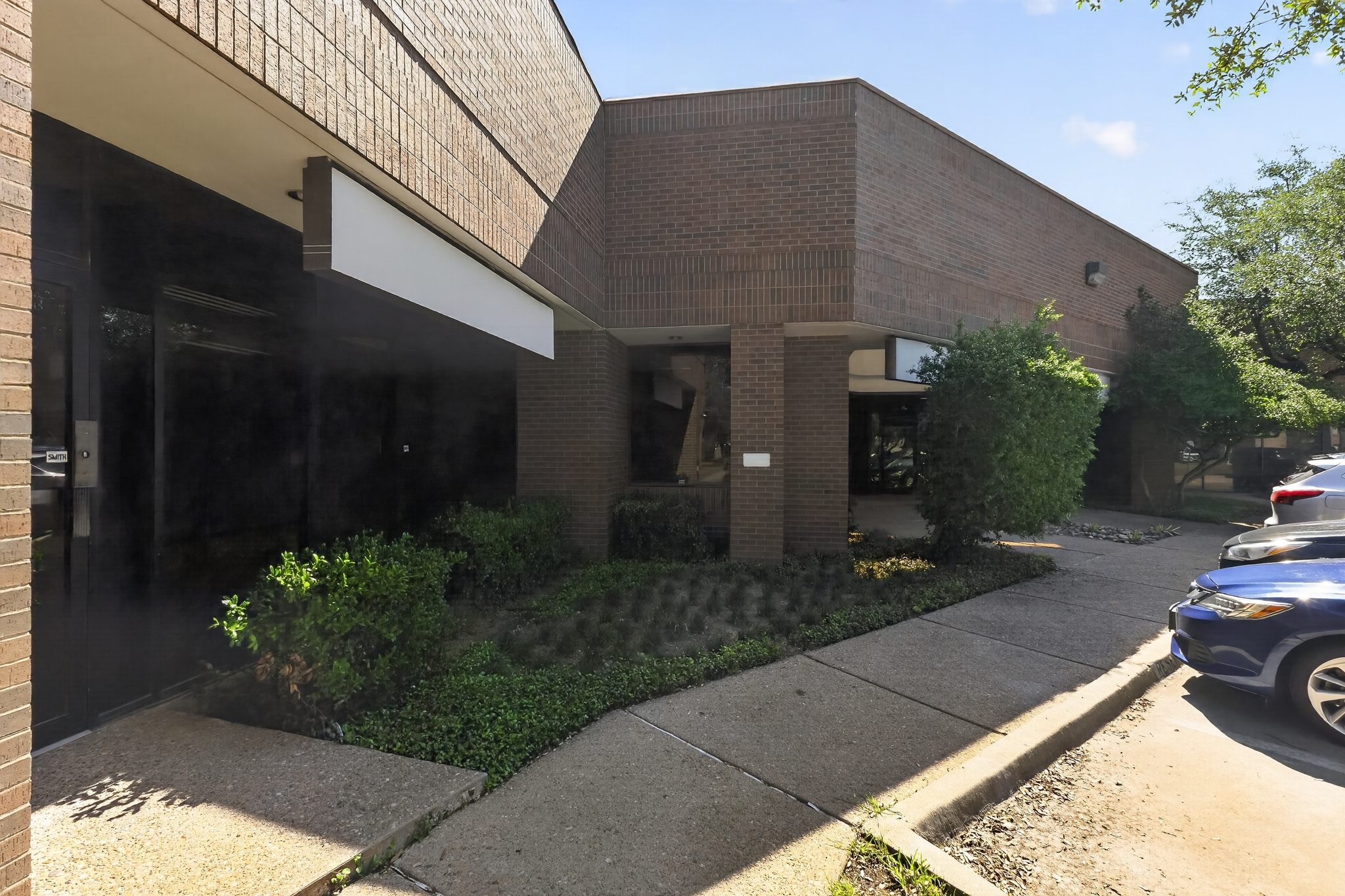 , image/jpeg - 17_7920_Elmbrook_Dr-Exterior-6064.jpg Industrial Property for Lease - 7920 Elmbrook Dr, Dallas, Texas, 75247-6900 (2)