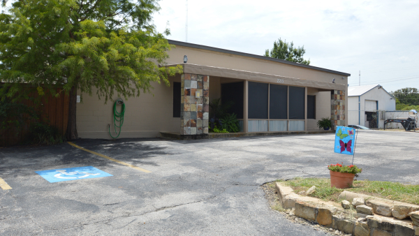 Flex Property for Lease - 2215 W Pipeline Rd, Euless, TX, 76040