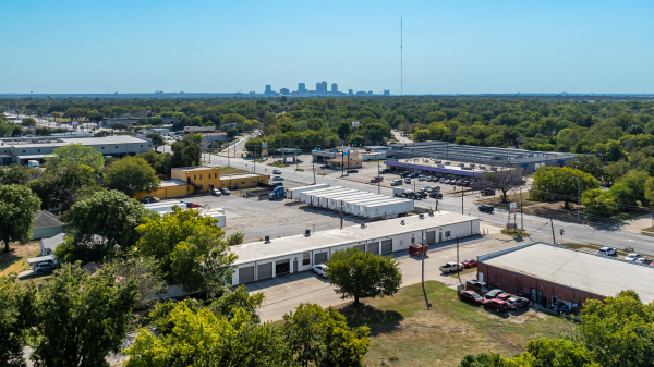 Flex Property for Lease - 3340 N Beach St, Haltom City, TX, 76111