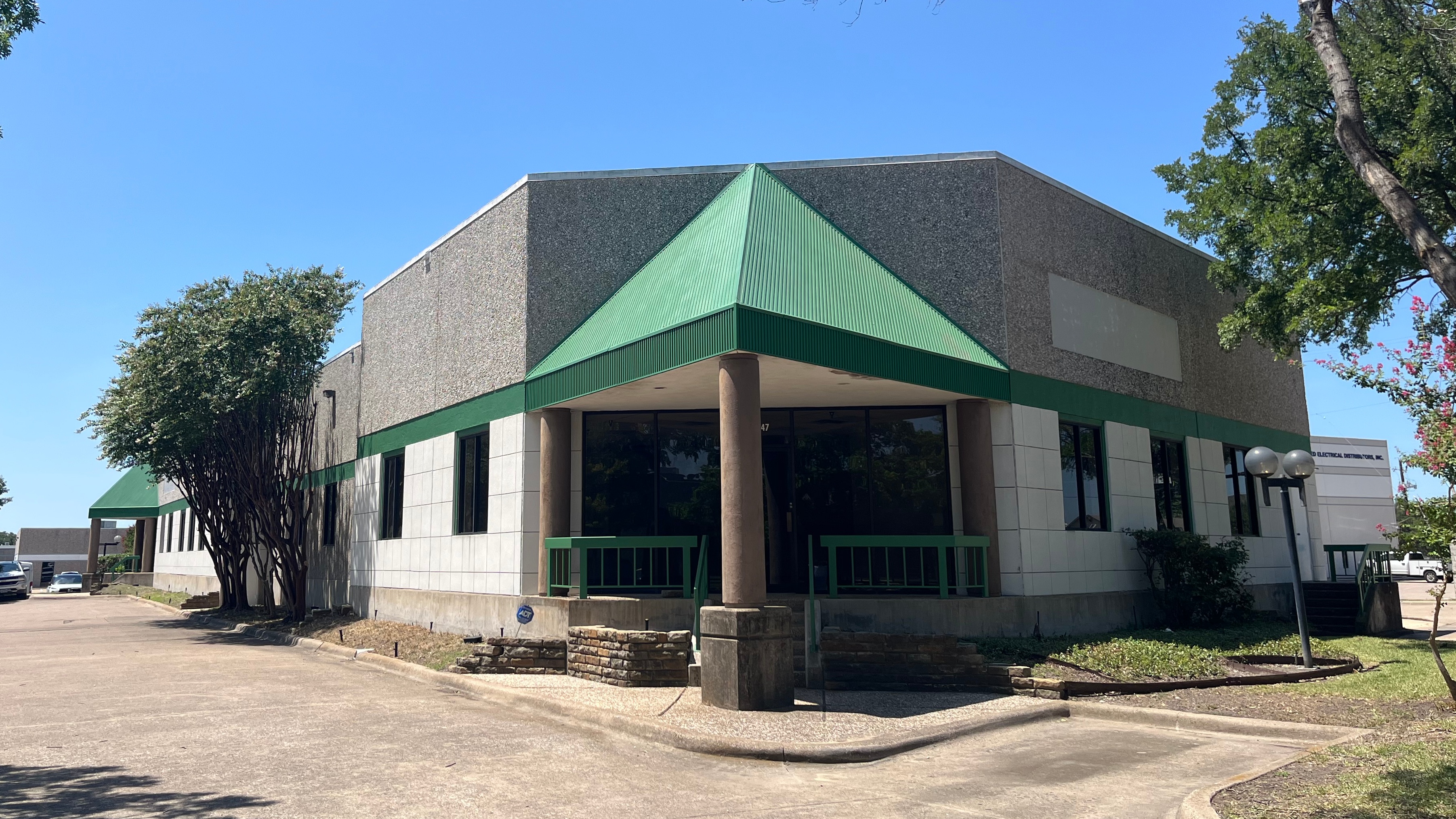 Industrial Space for Lease - 10945-10947 Alder Cir, Dallas, TX, 75238-1354
