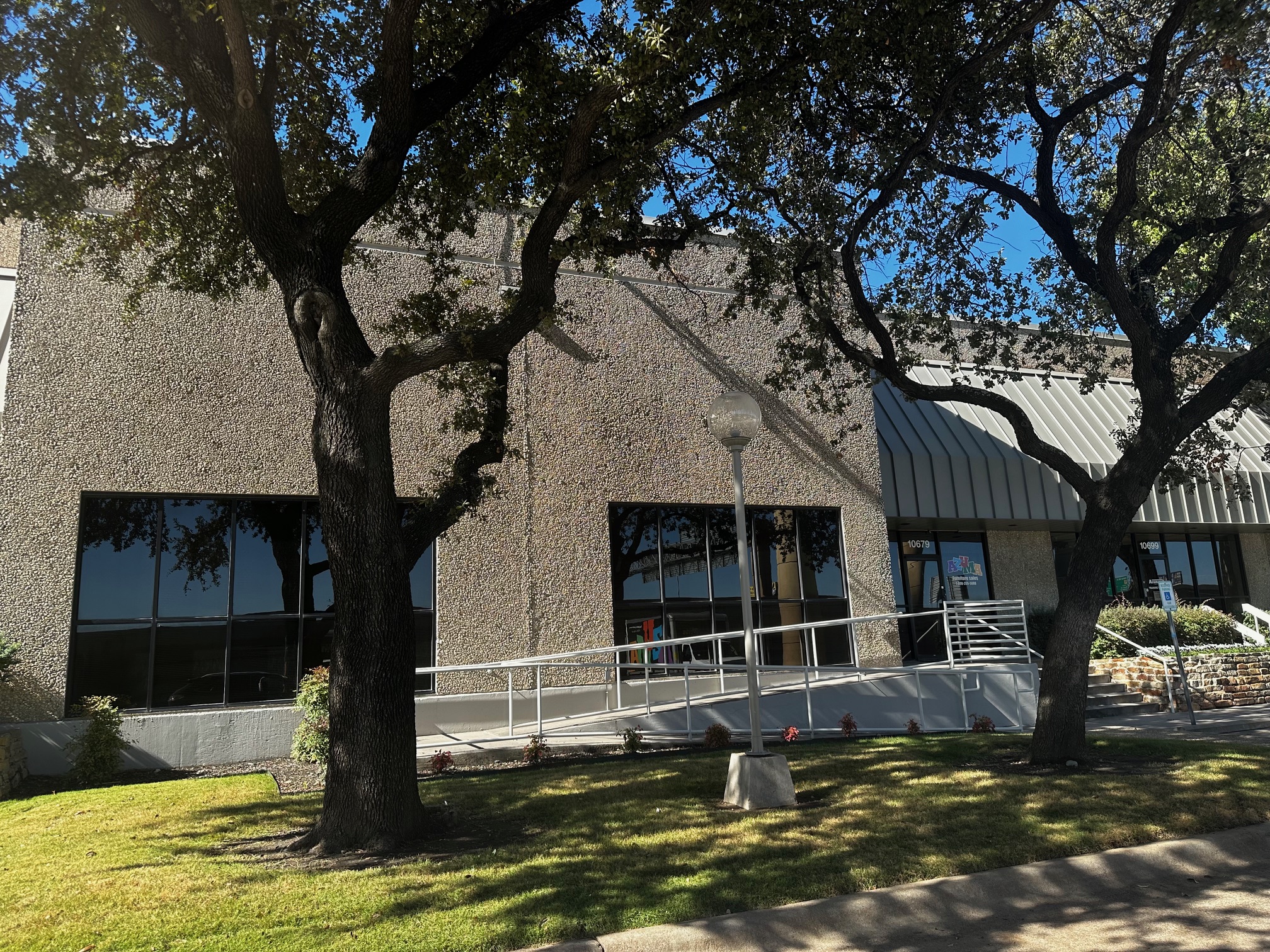 Industrial Property for Lease - 10671-10699 N Stemmons Fwy, Dallas, Texas, 75220 (4)