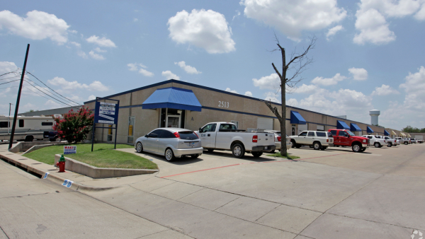 Industrial Space for Lease - 2513 Weaver St, Haltom City, TX, 76117, Suite D