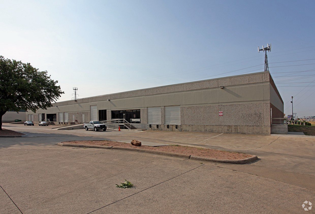 Industrial Space for Lease - 2414 Walnut Ridge St, Dallas, TX, 75229