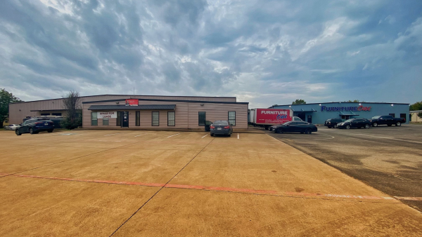 Industrial Building for Sale - 303 E Us Highway 80, Forney, TX, 75126-8667