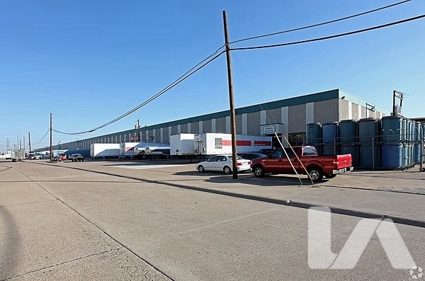 Industrial Space for Lease - 12002 - 12118 Corporate Dr, Dallas, TX, 75228-8102