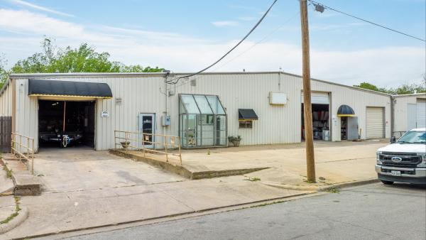 Industrial Property for Lease or Sale - 2333-2337 Delante St, Haltom City, TX, 76117