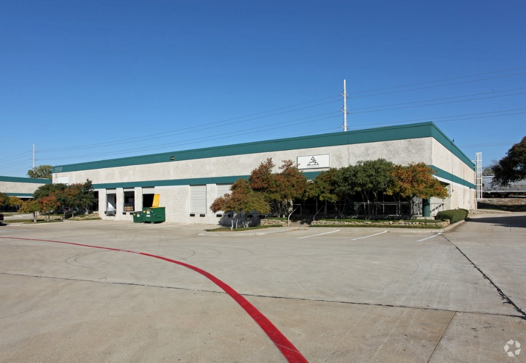 Industrial Property for Lease - 2707 Realty Dr, Carrollton, Texas, 75006 (2)