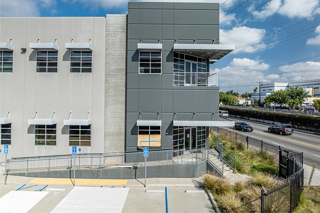 , image/jpeg - 3.jpg Industrial Property for Lease - 6901 S Alameda St, Huntington Park, California, 90255 (4)